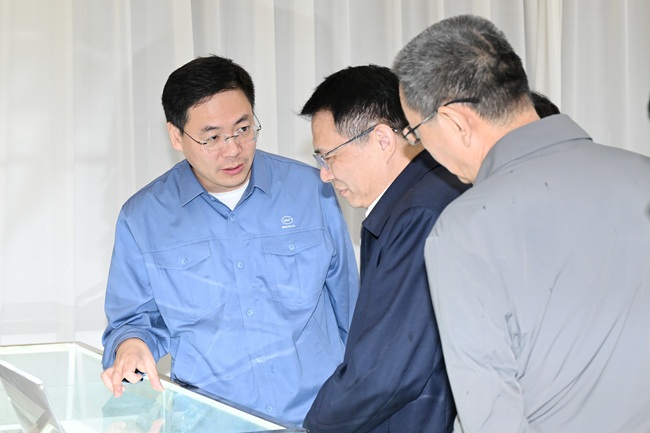 新疆建設兵團黨委、副秘書長、副團長毛知兵一行到萬基控股集團調研